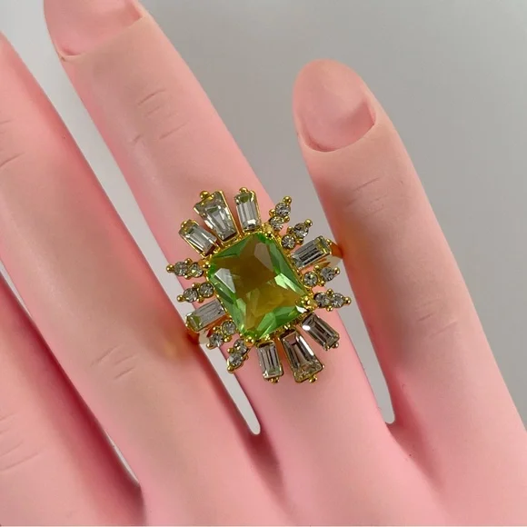 Ring Art Deco Vintage Look Green Peridot CZ Radiant Cut Gold Tone Plated Halo